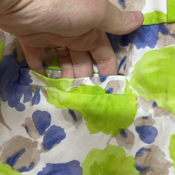 J. Crew Stretch size 6 Blue and Green Floral Mid-rise 3.5” Shorts with Pockets - Picture 5 of 8